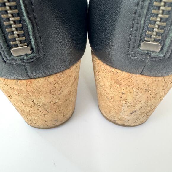 UGG Womens Zoe II Wedge Sandal Size 10 Leather MInimal Cushioned Comfort Black - Picture 7 of 10